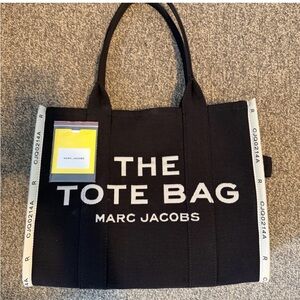 Marc Jacobs Black and White Tote Bag! Just in time for Christmas